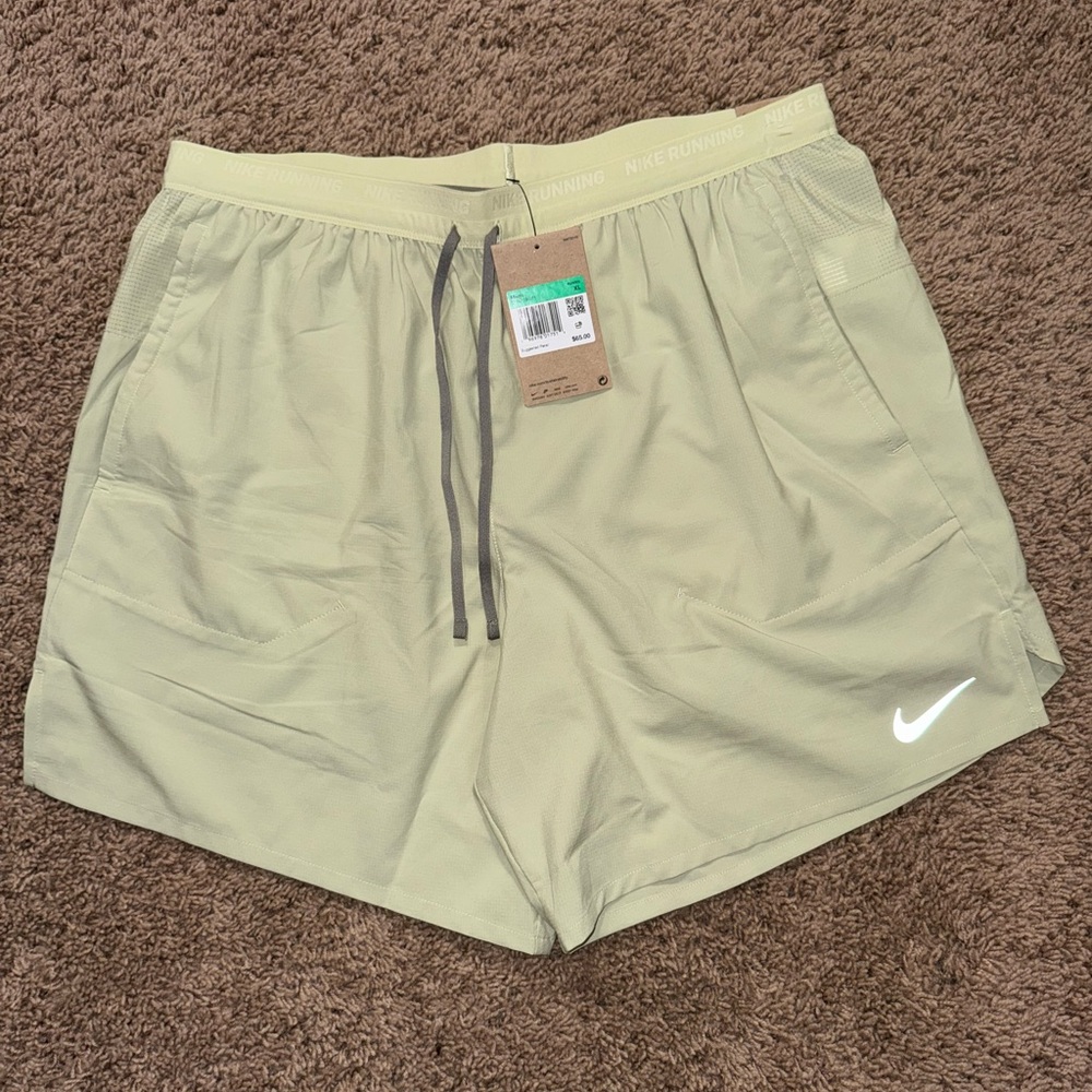 Nike Men' Pale Green Stucco 7" Stride 2-in-1 Running Shorts Size XL